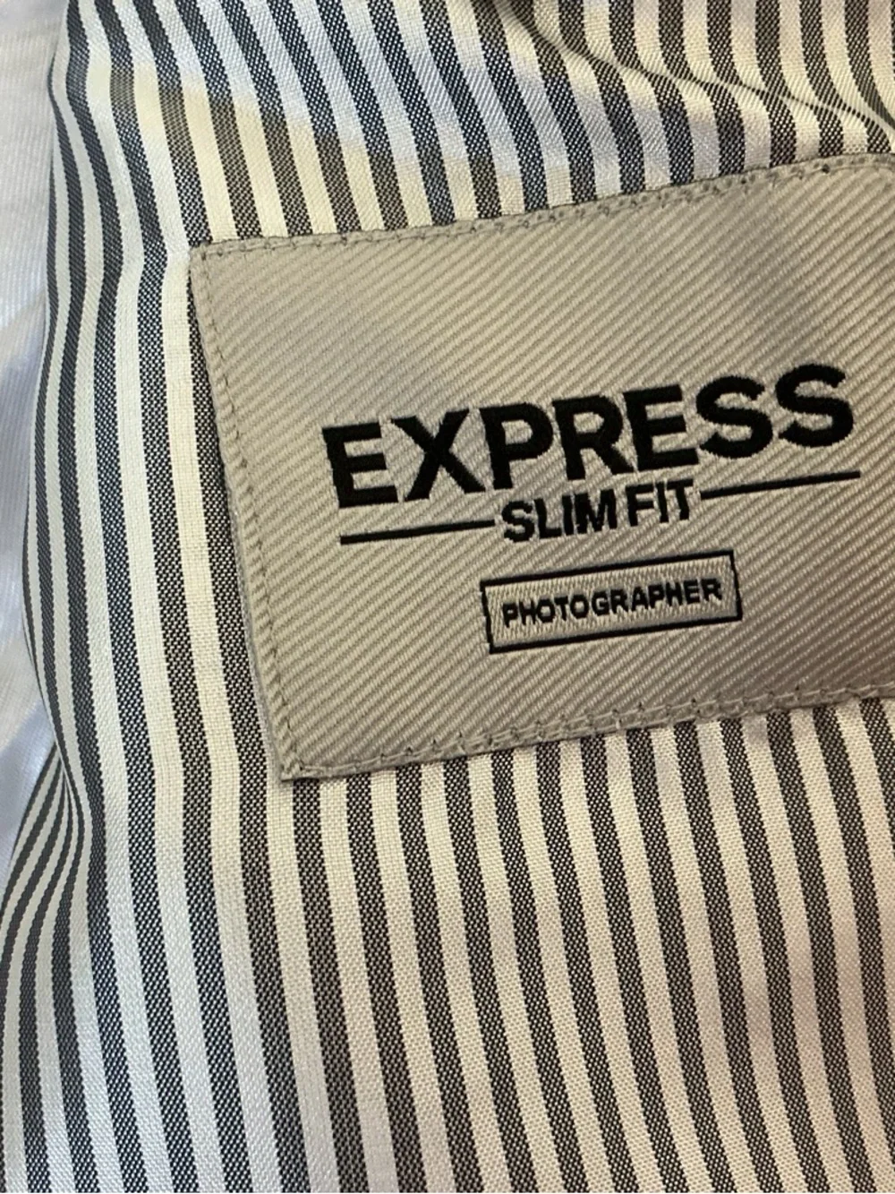 Express Men's Gray Two-Button Blazer - Picture 7 of 9